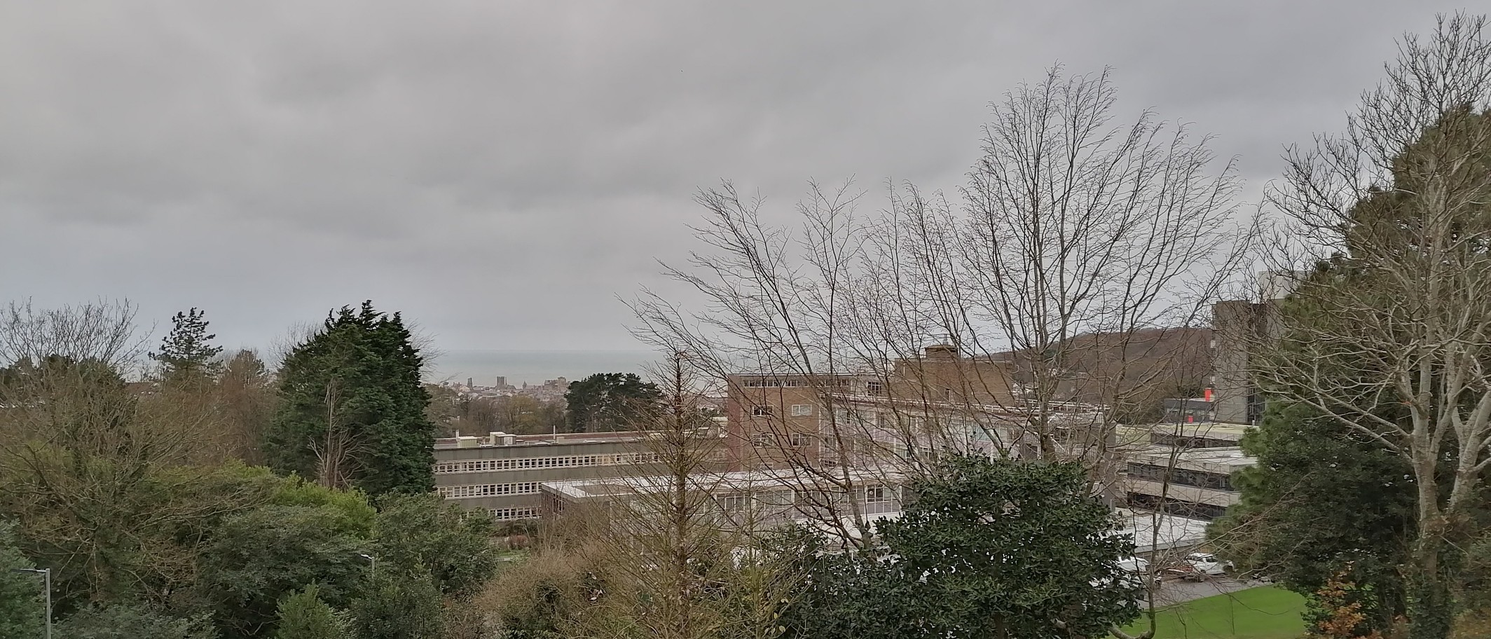 Archive view of buildings and trees at Aberystwyth University’s Penglais campus. Photo: PKwicipics, CC BY-SA 3.0, via Wikimedia Commons.
