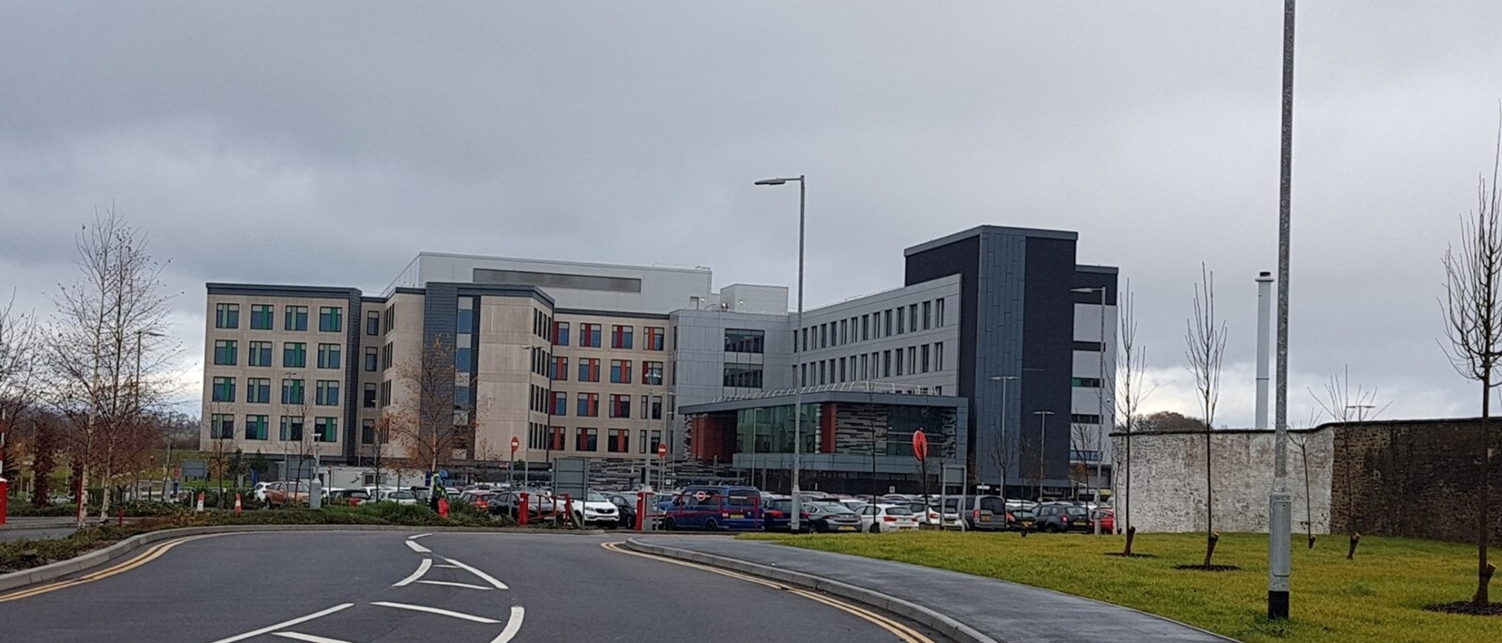 The Grange University Hospital at Llanfrechfa, photographed by Colin Cheesman under CC BY-SA 2.0 in December 2021.