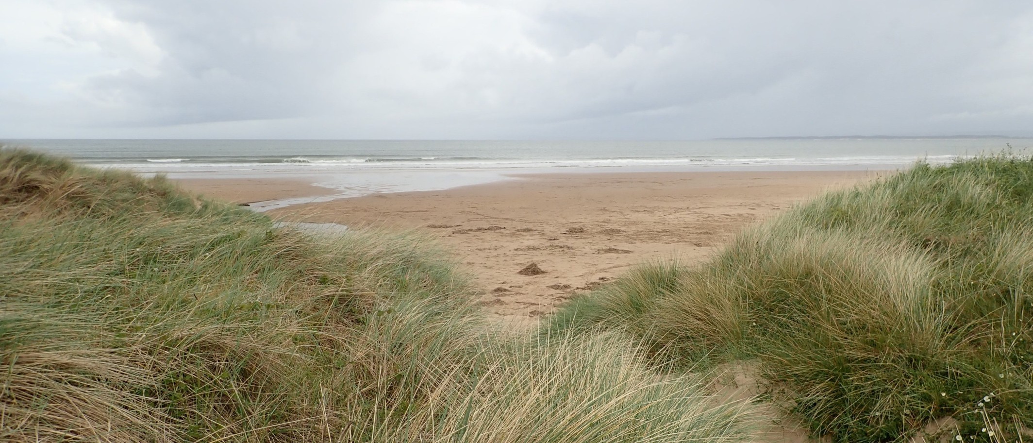 Broughton Bay. Archive photograph, 20 May 2022. Photo: Eirian Evans, CC BY-SA 2.0, via Geograph and Wikimedia Commons.