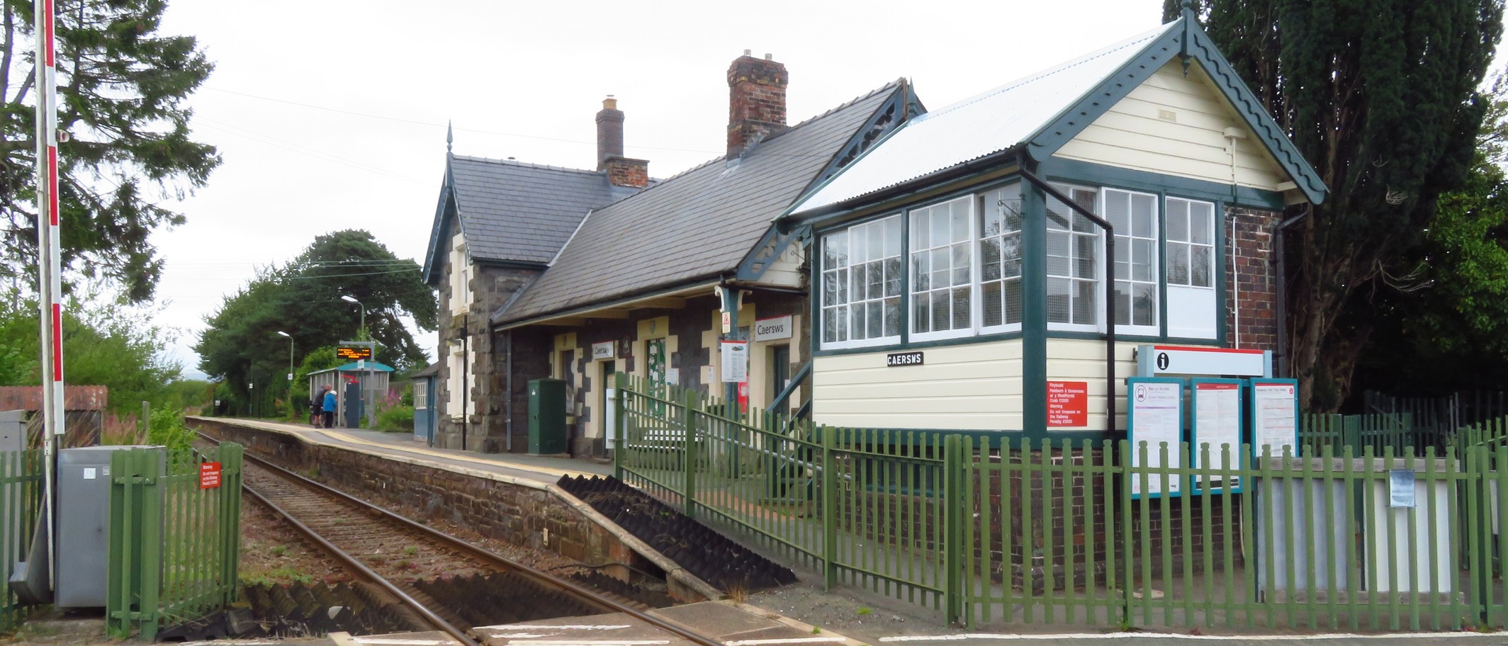 Caersws railway station on the Cambrian line. Photo: Colin Park, CC BY-SA 2.0, via Geograph (geograph.org.uk/photo/7938678) and Wikimedia Commons