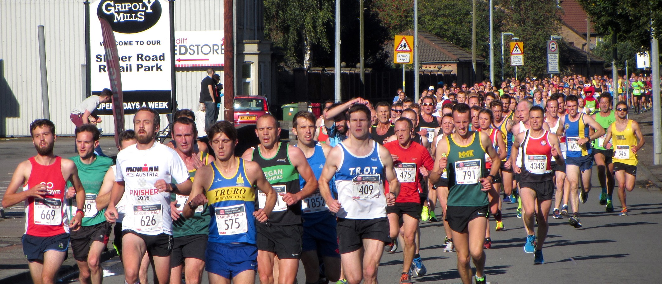 Runners at the Cardiff Half Marathon in October 2016. Archive photograph, not this year’s elite field. Photo: Gareth James, CC BY-SA 2.0, via Wikimedia Commons; cropped.