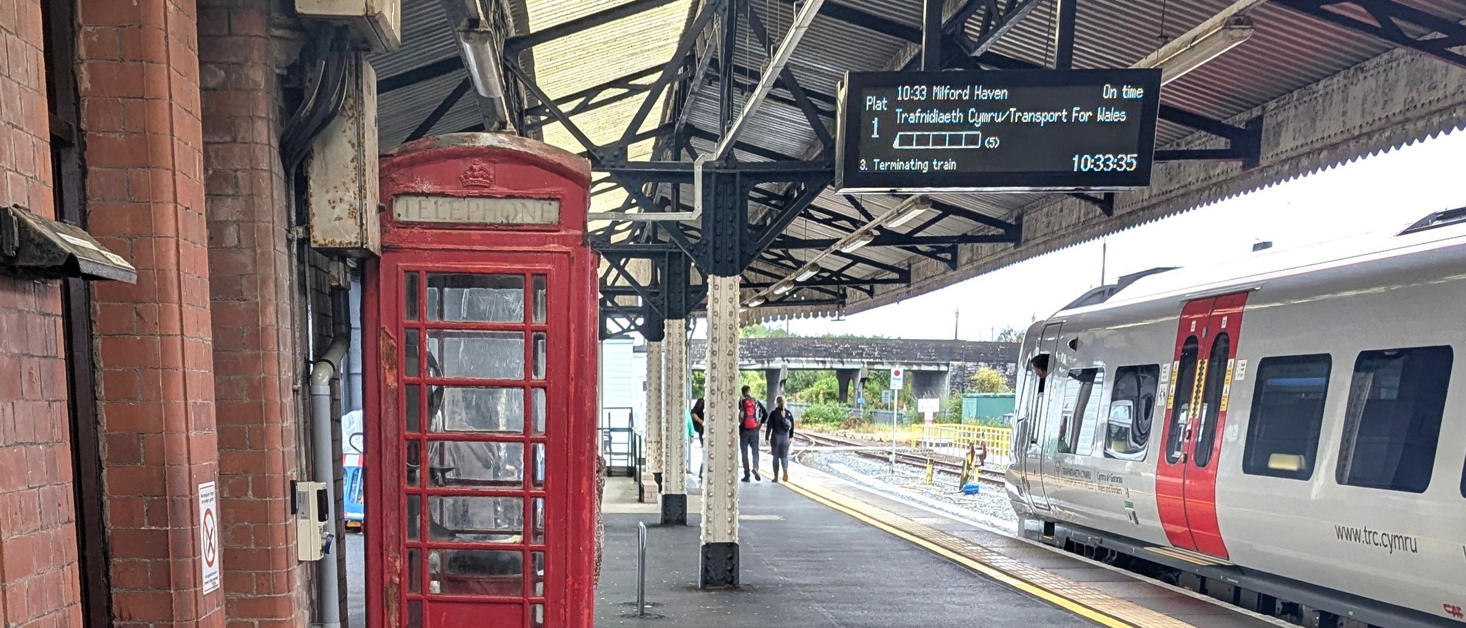 Carmarthen railway station, the junction for Pembroke Dock. Photo: Jaggery, CC BY-SA 2.0, via Geograph (geograph.org.uk/photo/8141782) and Wikimedia Commons
