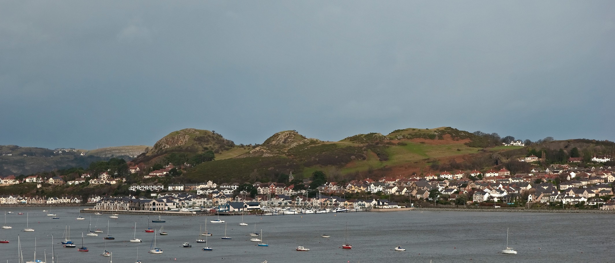Conwy and the estuary seen from the castle walls, looking towards Deganwy Quay. Photo: Chris Gorringe, CC BY-SA 2.0, via Geograph (geograph.org.uk/photo/8145260) and Wikimedia Commons