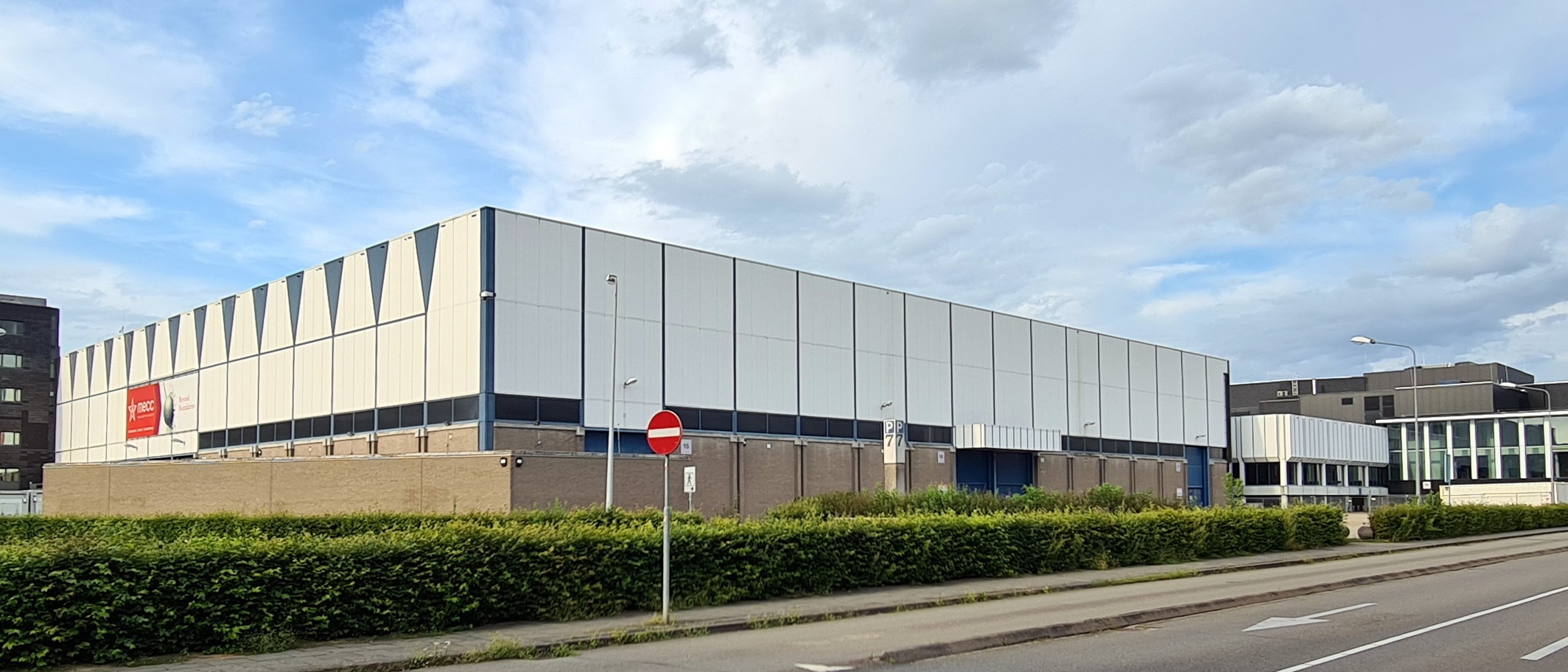 Archive: the MECC exhibition and congress centre in Maastricht on 15 August 2021. Tournament venue context, not the current darts stage or match. Kleon3 / Wikimedia Commons, CC BY-SA 4.0; cropped.