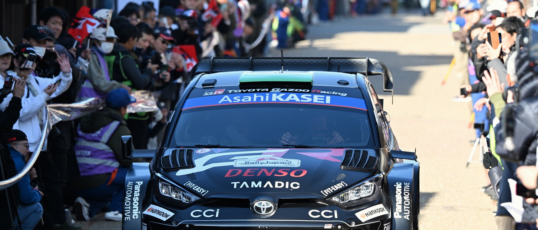Archive: Elfyn Evans and Scott Martin’s number 33 Toyota at Rally Japan on 8 November 2025. This is not Thursday’s Dolgellau celebration or the 2026 title decider. TTTNIS / Wikimedia Commons, CC0; cropped.