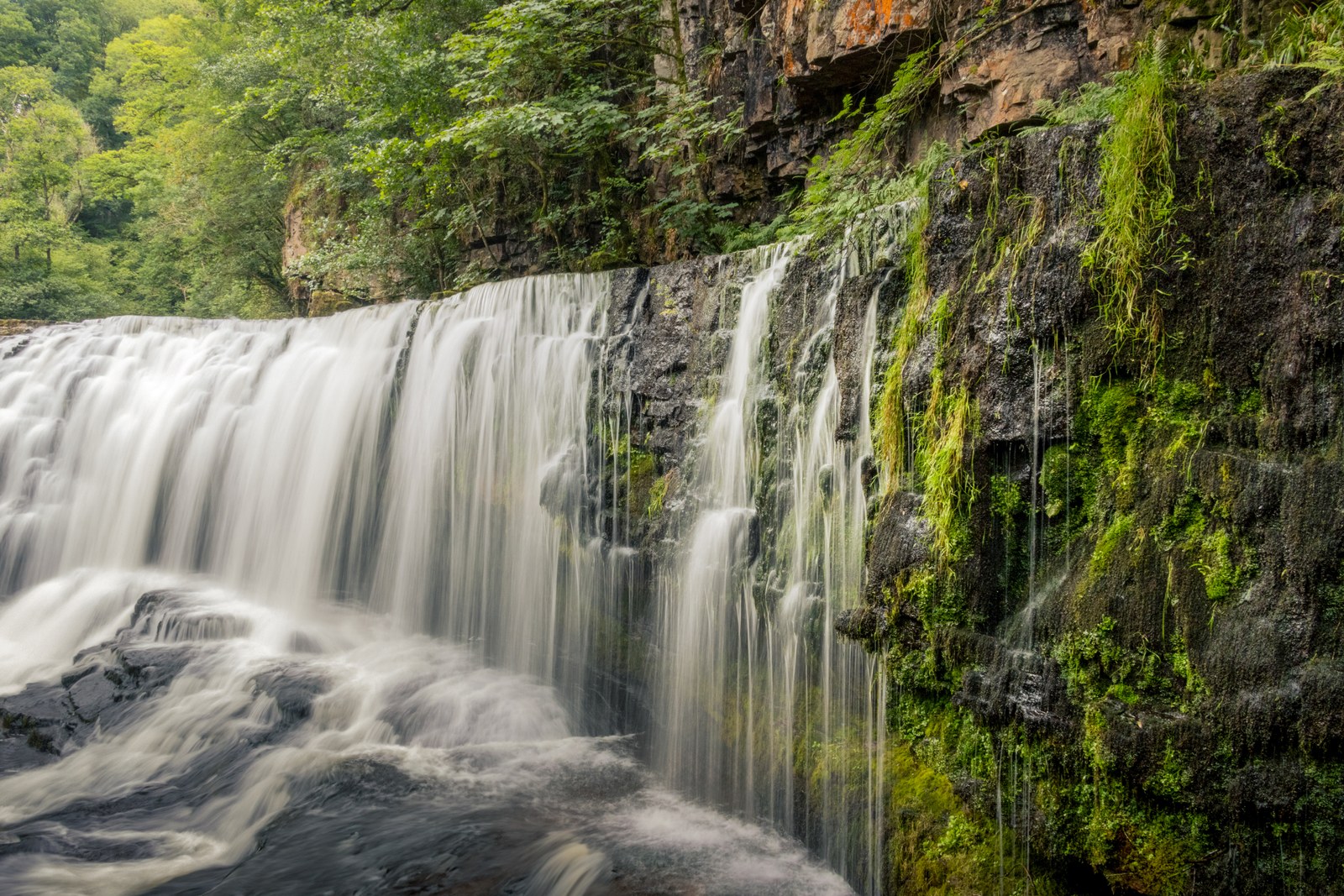 Sgwd Clun-gwyn waterfall