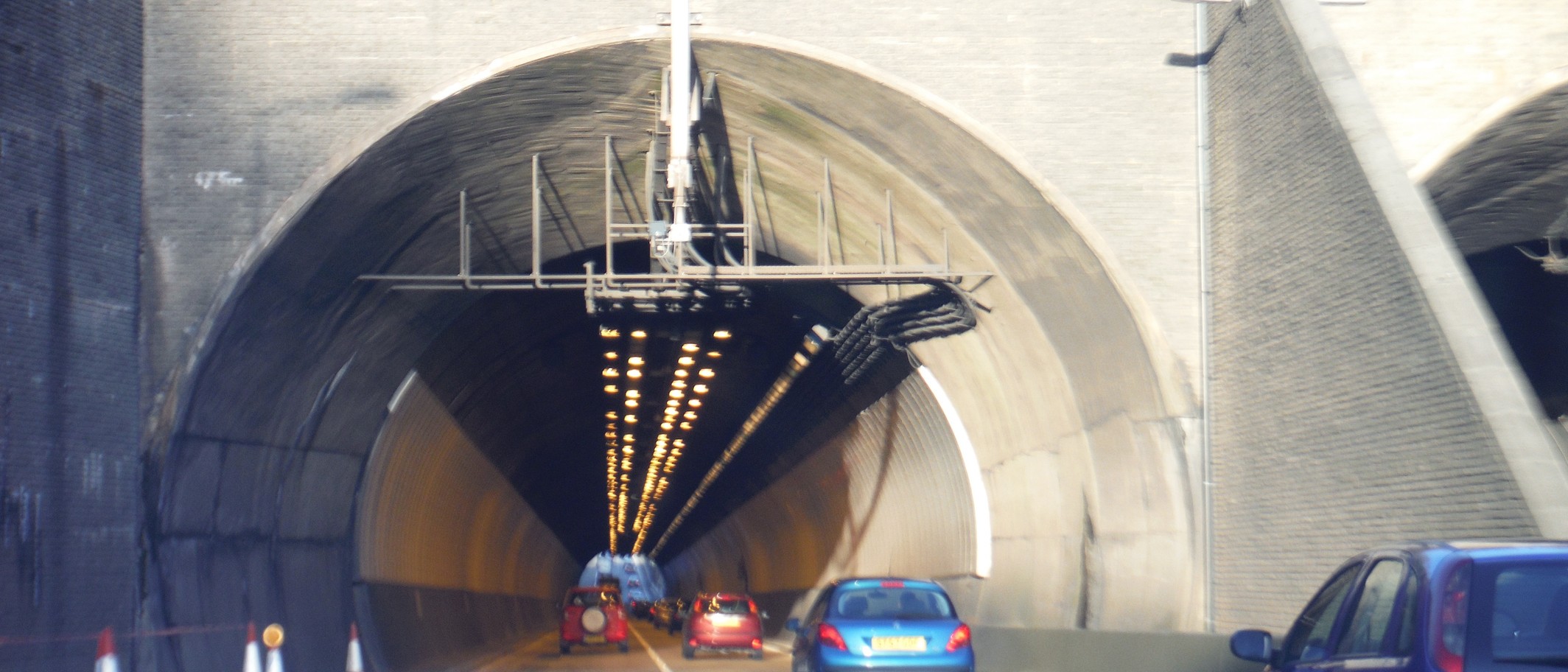 Newport, Brynglas Tunnels, the M4 westbound portal at Newport, junction 24 Coldra to junction 28 Tredegar Park. Photo: Lewis Clarke, CC BY-SA 2.0, via Geograph (geograph.org.uk/photo/3904137) and Wikimedia Commons