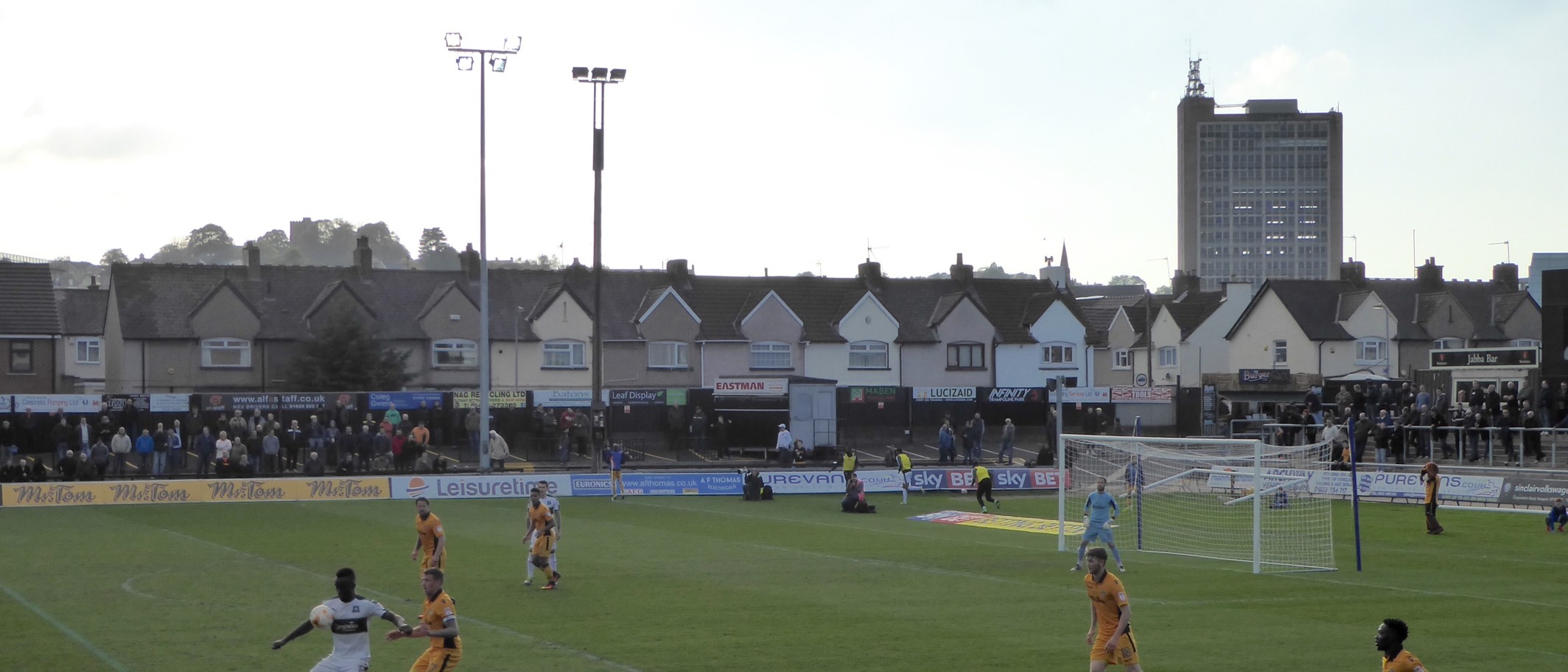 Rodney Parade, Newport County v Plymouth Argyle, October 2016. Photo: John Lord from Edinburgh, Scotland, CC BY 2.0, via Wikimedia Commons