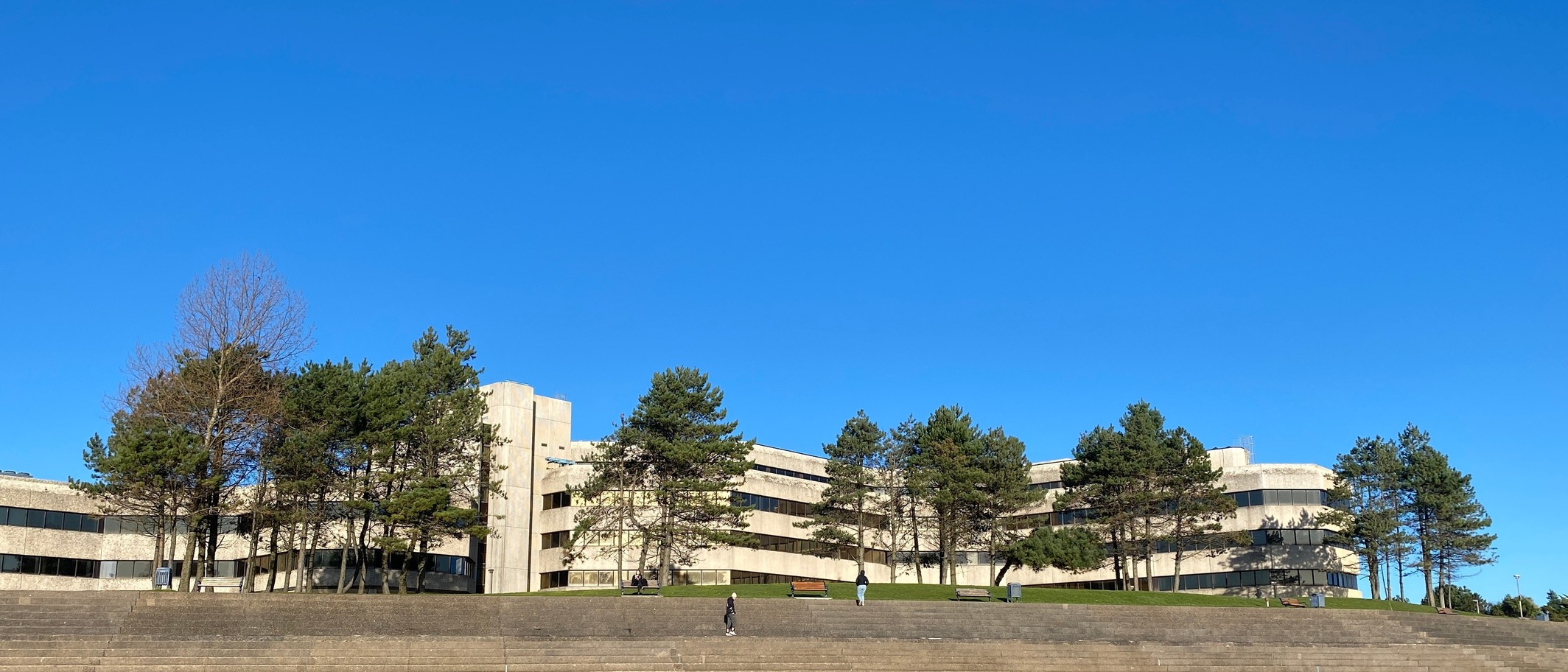 Swansea Civic Centre. Photo: Alan Hughes, CC BY-SA 2.0, via Geograph (geograph.org.uk/photo/7384810) and Wikimedia Commons