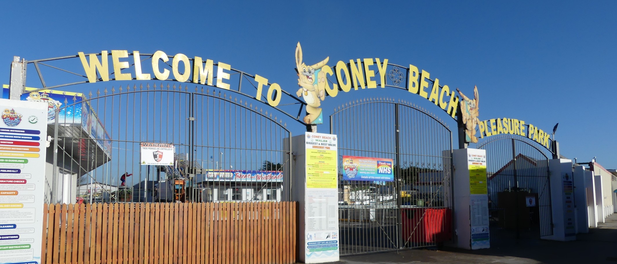 Entrance to Coney Beach Pleasure Park, Porthcawl. Photo: Ruth Sharville, CC BY-SA 2.0, via Geograph (geograph.org.uk/photo/7068481) and Wikimedia Commons