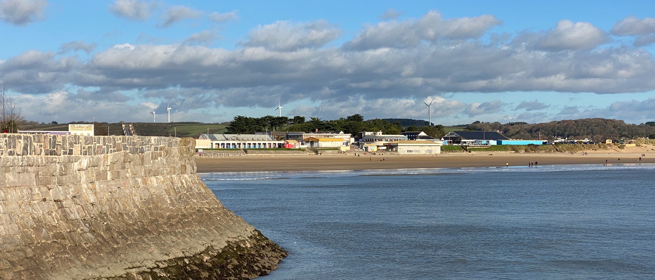 Archive: Sandy Bay, Porthcawl, viewed from the East Pier on 22 November 2024. Alan Hughes / Geograph and Wikimedia Commons, CC BY-SA 2.0; cropped. This is not a view of the proposed development.