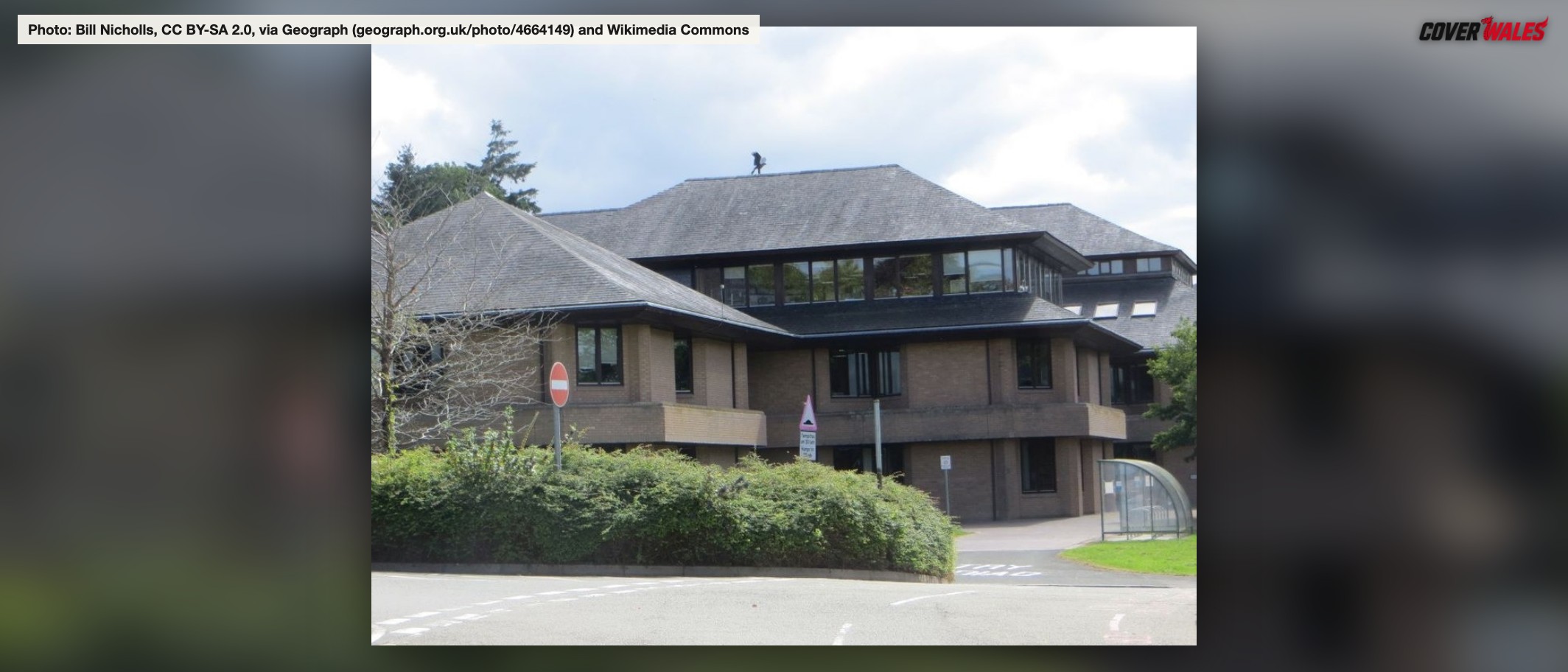 County Hall. Photo: Bill Nicholls, CC BY-SA 2.0, via Geograph (geograph.org.uk/photo/4664149) and Wikimedia Commons