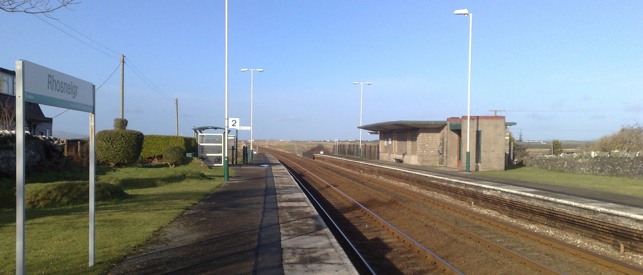 Rhosneigr railway station on Anglesey. Photo: Ansbaradigeidfran, Public domain, via Wikimedia Commons