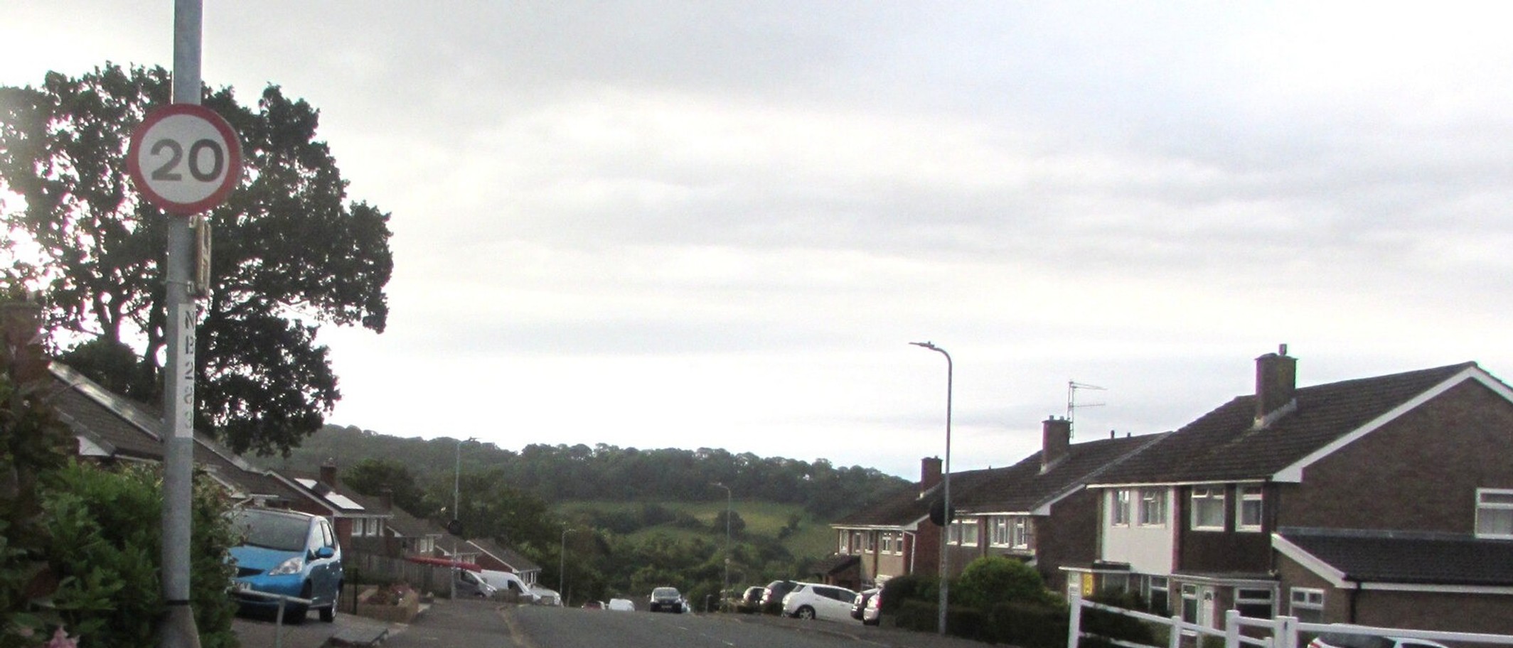 20mph speed limit sign, Almond Drive, Malpas, Newport. Photo: Jaggery, CC BY-SA 2.0, via Geograph (geograph.org.uk/photo/6894116) and Wikimedia Commons