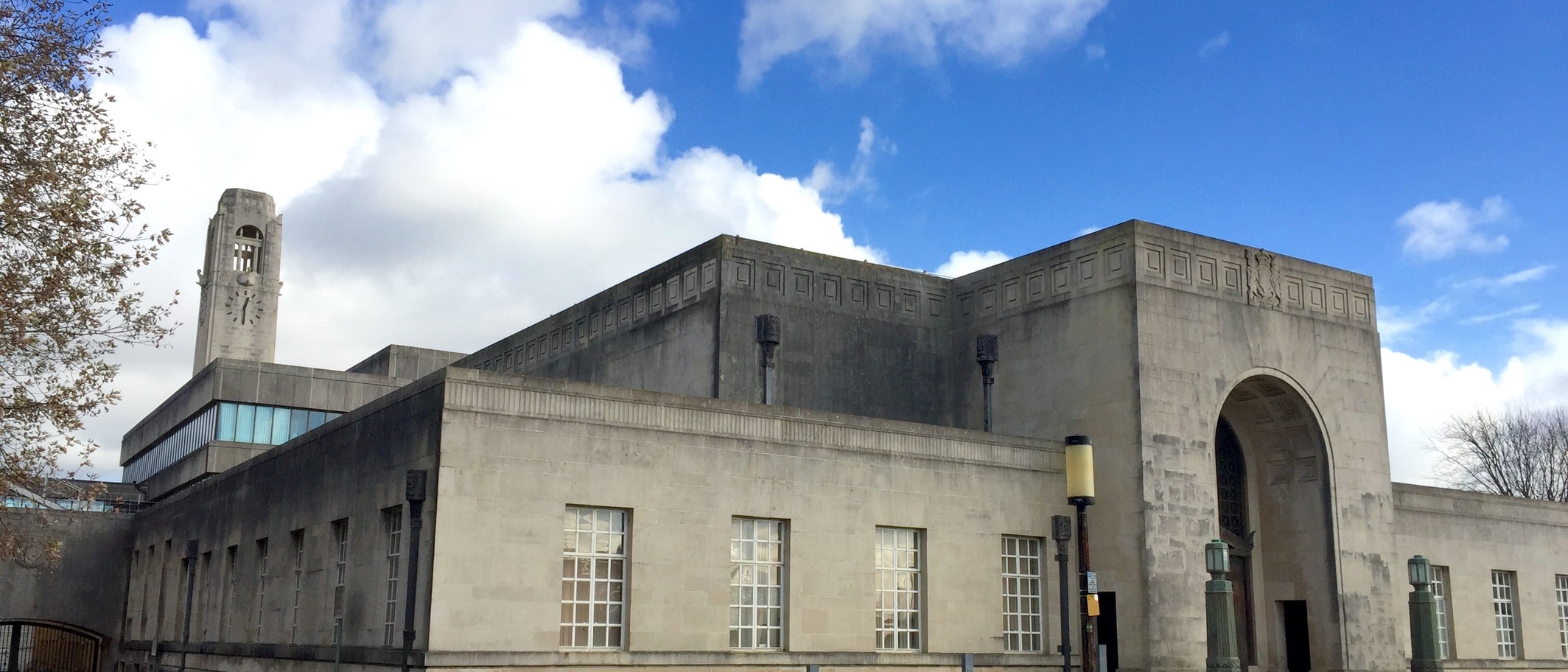 Guildhall, Swansea. Photo: Alan Hughes, CC BY-SA 2.0, via Geograph and Wikimedia Commons.