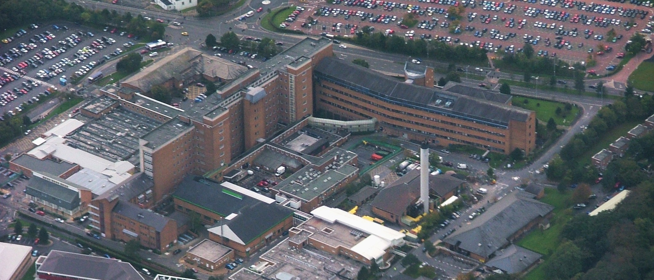 Archive aerial photograph of Singleton Hospital, Swansea, 23 October 2006. JASON WILLIAMS / Geograph and Wikimedia Commons, CC BY-SA 2.0. Not a photograph of the trial, its participants or current equipment.