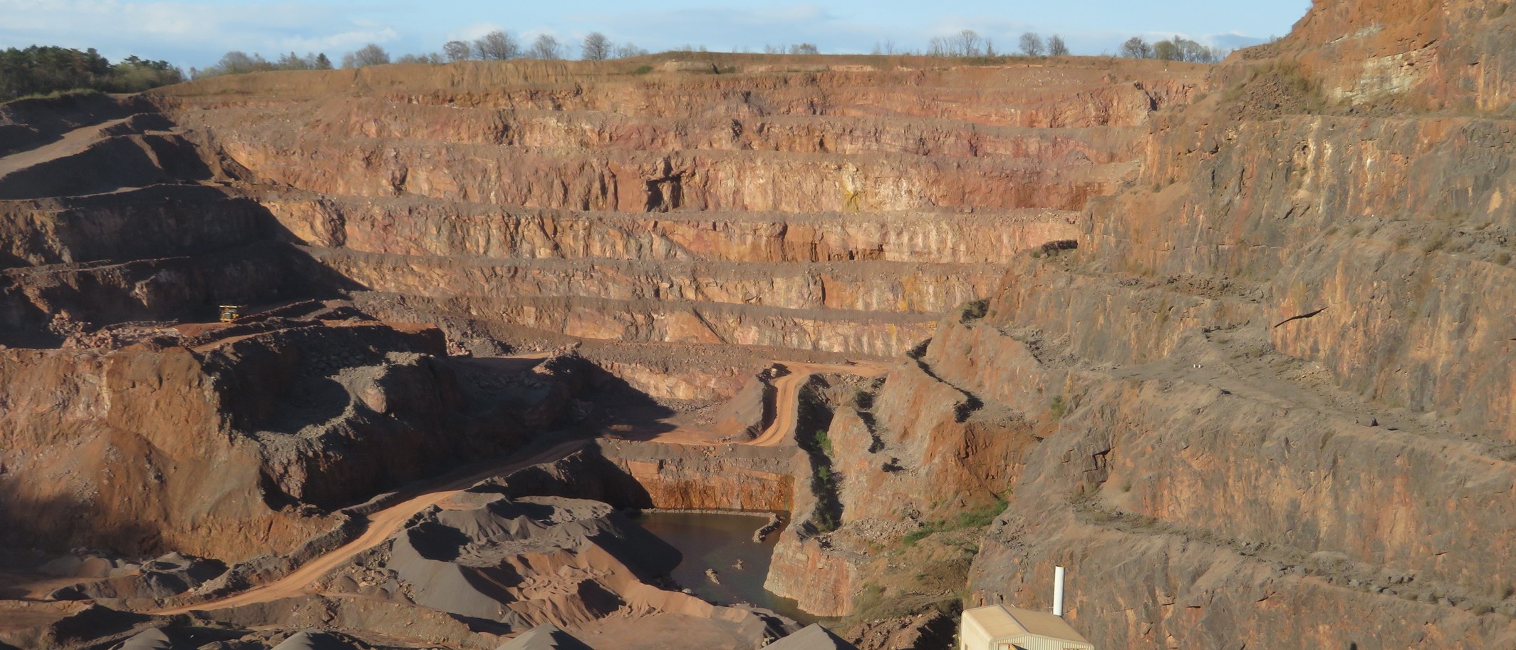 View west over Taffs Well Quarry. Photo: Gareth James, CC BY-SA 2.0, via Geograph and Wikimedia Commons.