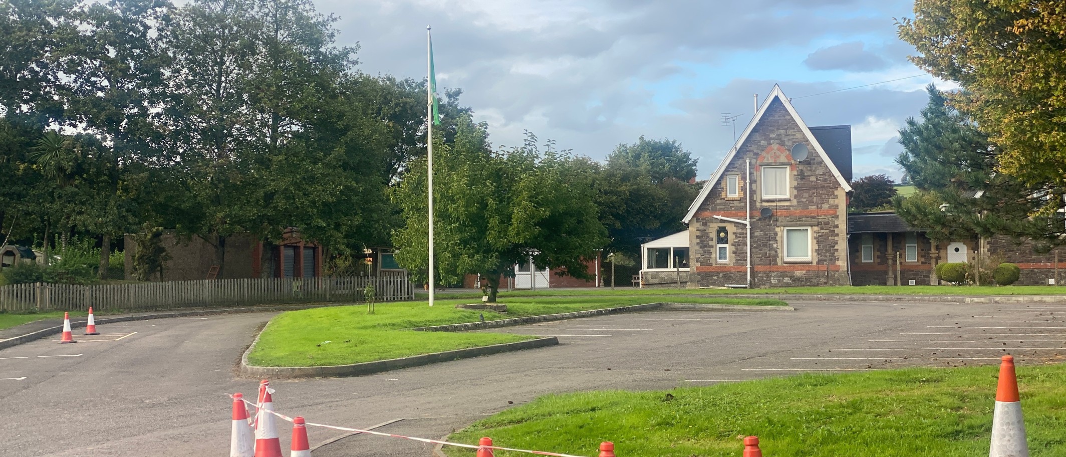 Marshfield Primary School, Newport, in September 2023. Archive photograph, not the minister’s visit. Photo: Alan Hughes, CC BY-SA 2.0, via Wikimedia Commons; cropped.
