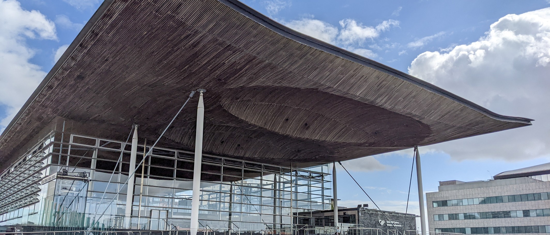 Senedd building, Cardiff Bay (1). Photo: The wub, CC BY-SA 4.0, via Wikimedia Commons