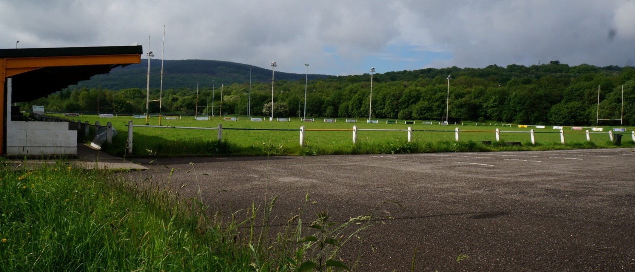 Merthyr RFC’s ground in May 2014. Archive photograph predating later ground improvements, not the current match setup. Photo: Ian S, CC BY-SA 2.0, via Geograph and Wikimedia Commons; cropped.
