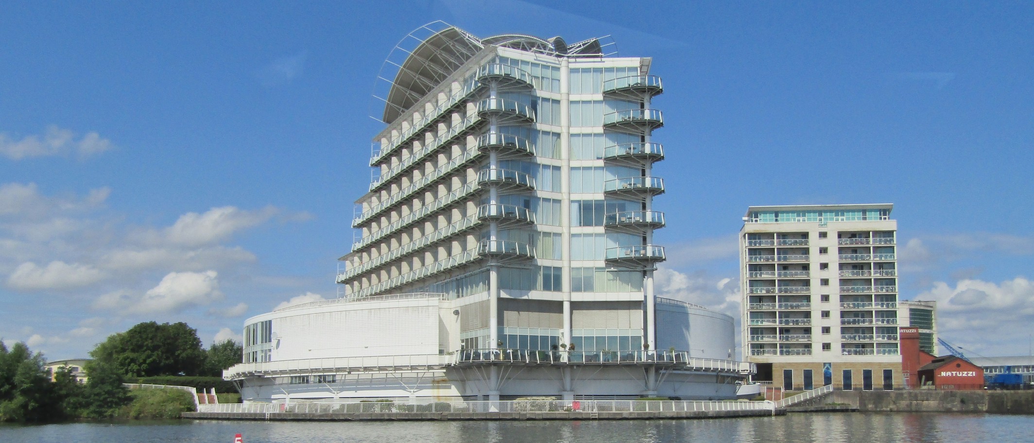 The St David's Hotel on the water at Cardiff Bay. Photo: Colin Smith, CC BY-SA 2.0, via Geograph (geograph.org.uk/photo/6687108) and Wikimedia Commons