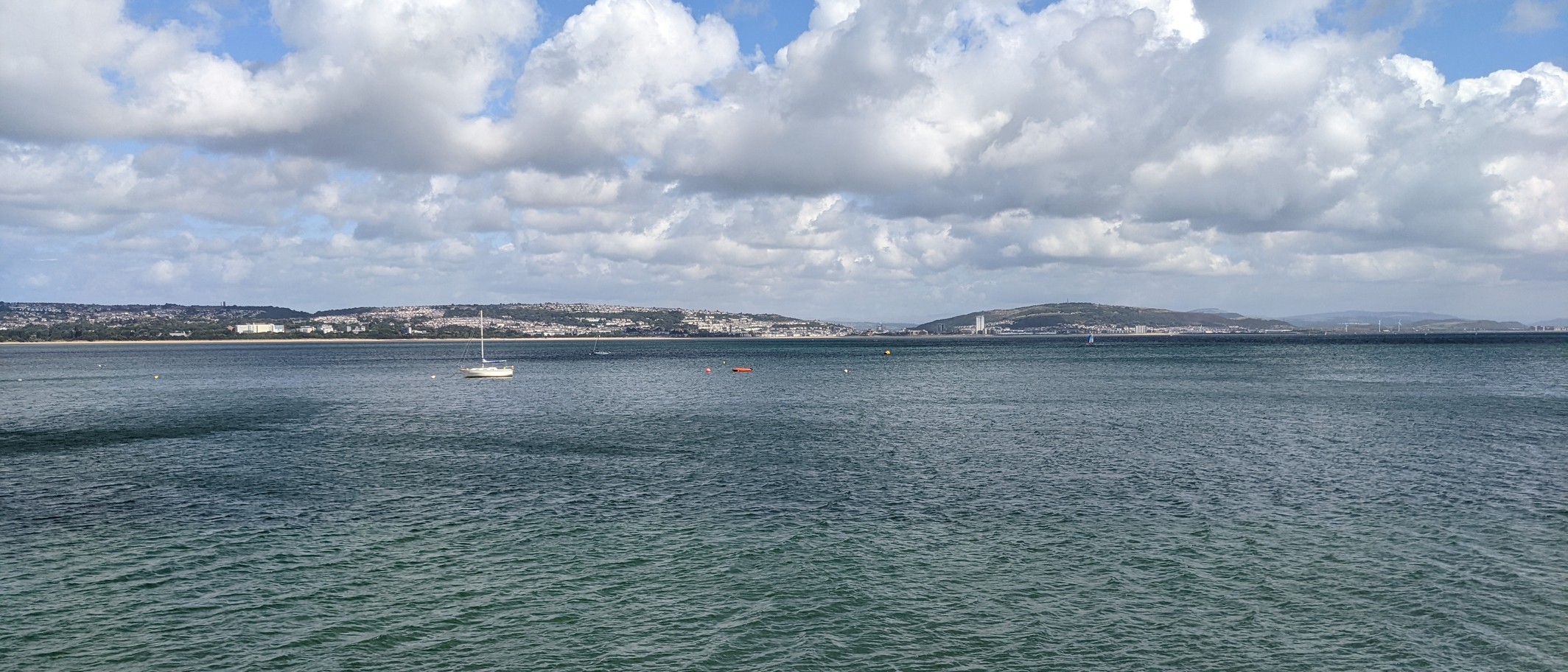 Swansea Bay from Mumbles - 2022-08-20. Photo: The wub, CC BY-SA 4.0, via Wikimedia Commons