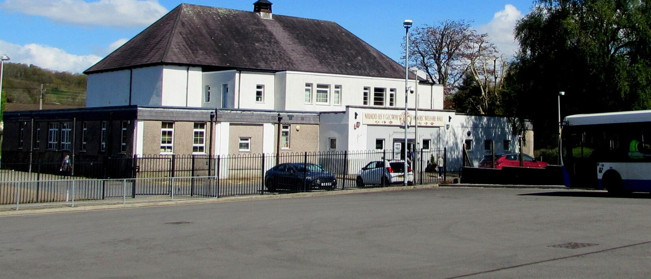 Ystradgynlais Miners’ Welfare Hall in May 2021. Archive photograph of the venue, not a workshop session. Photo: Jaggery, CC BY-SA 2.0, via Geograph and Wikimedia Commons; cropped.