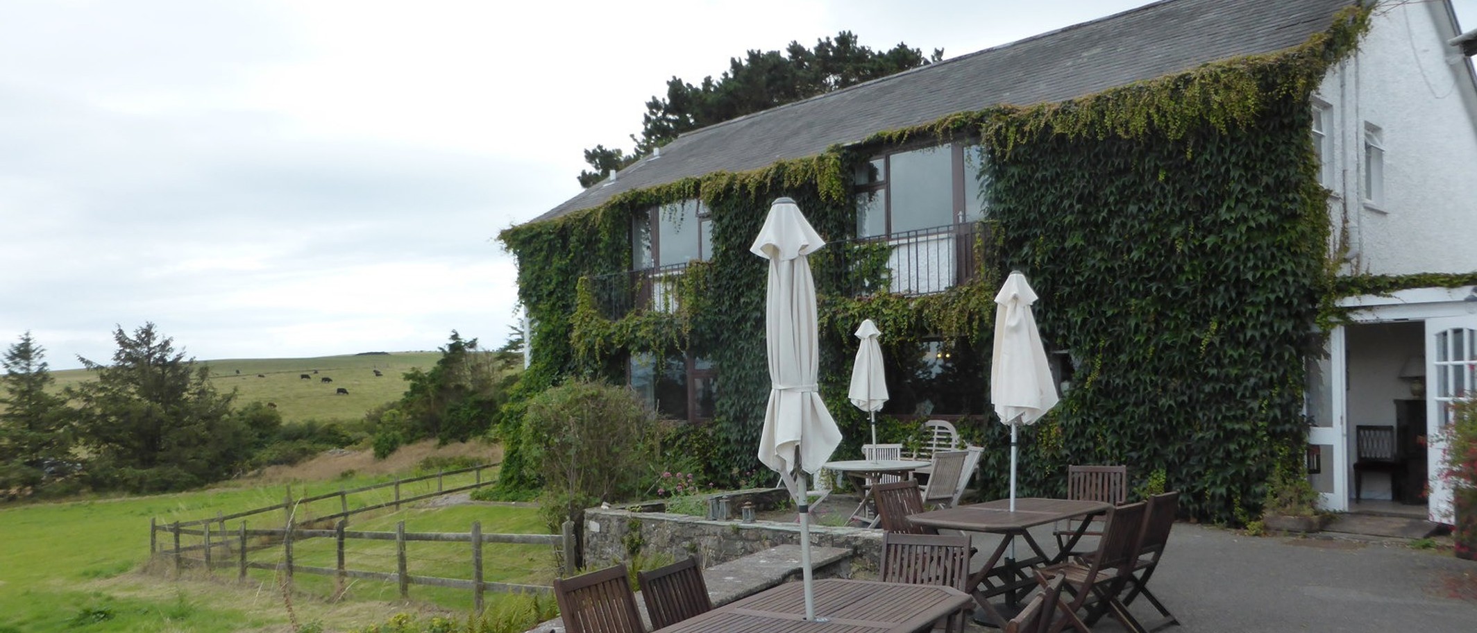 Porth Tocyn Hotel patio and accommodation, photographed on 13 August 2014. Archive photo: David Medcalf, CC BY-SA 2.0, via Geograph and Wikimedia Commons.