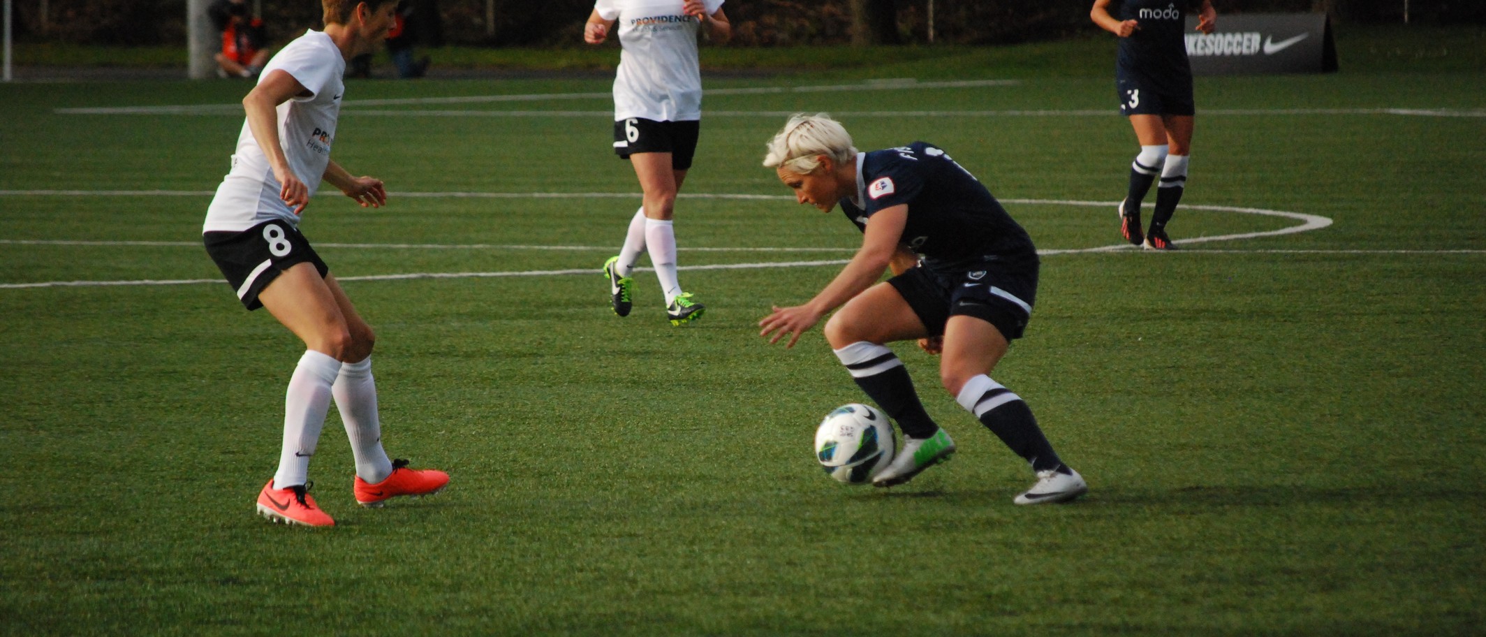Archive: Jess Fishlock, right, playing for Seattle Reign against Portland Thorns in Tukwila, 25 May 2013. Hmlarson / Wikimedia Commons, CC BY-SA 3.0; cropped. Not the Hall of Fame ceremony.