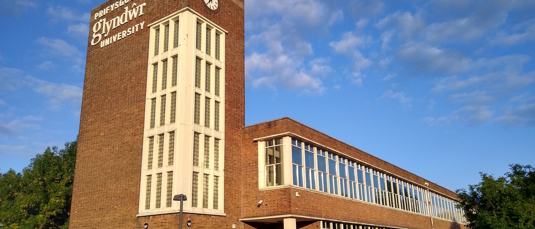 Wrexham University’s Mold Road campus in August 2021, when it carried Glyndwr University branding. Archive photograph, not a proposed refurbishment design. Photo: Alex Liivet from Chester, United Kingdom, CC0, via Wikimedia Commons; cropped.